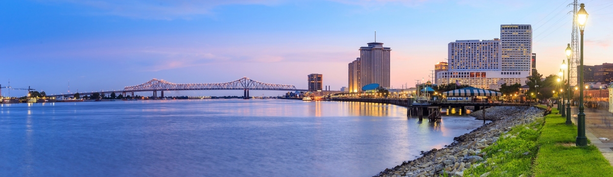 Downtown New Orleans Louisiana am Missisippi River (f11photo / stock.adobe.com)  lizenziertes Stockfoto 
Información sobre la licencia en 'Verificación de las fuentes de la imagen'